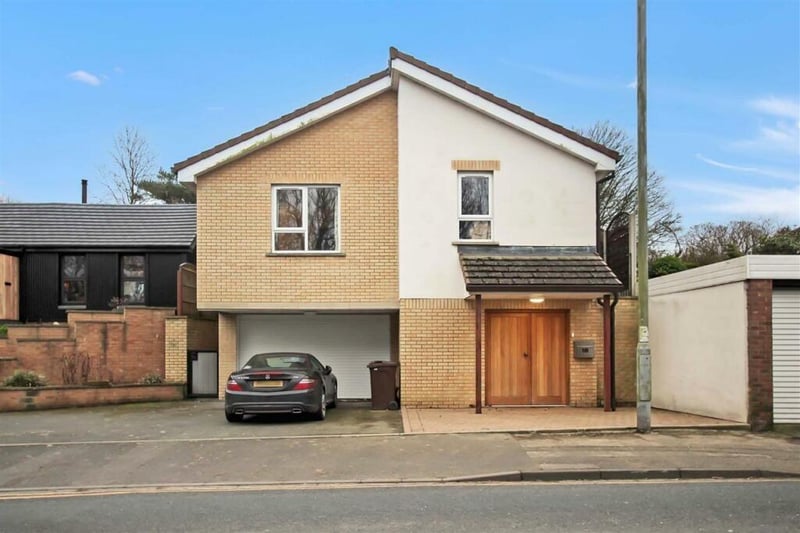 Modern 3 bed Walton le Dale family home with open plan design and landscaped south facing garden