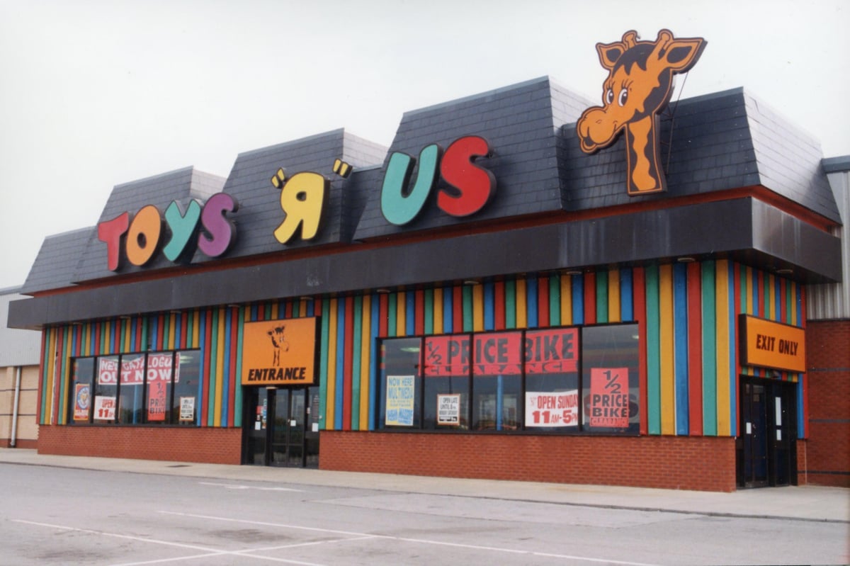 Bring back childhood memories with 17 pictures of Toys R Us in Preston