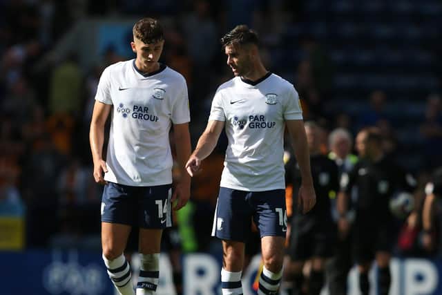 Preston North End's Jordan Storey (left) and Andrew Hughes chat on the pitch at Luton Town.