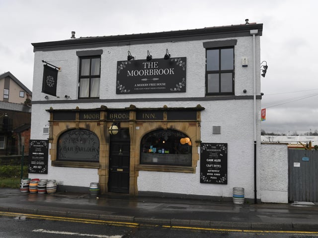 A popular local pub famous for its wood-fired pizzas and one of Preston’s largest selections of draught cask and keg beers, with outdoor seating to enjoy in warmer weather.