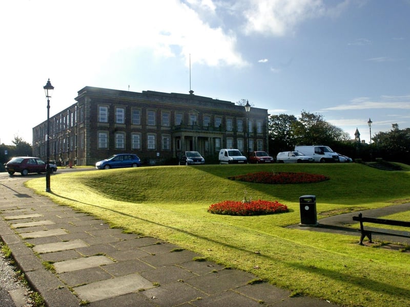 In series 4, DS Townsend and DS Hobson visit Morecambe Town Hall to try to arrange more permanent housing for the Metcalfe family.