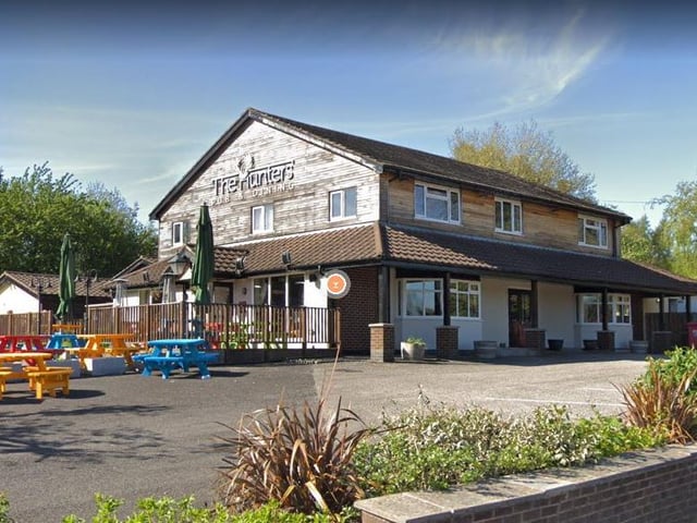 A stylish pub serving food and drinks with a modern outdoor patio area that’s perfect for soaking up the sunshine.