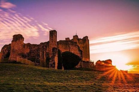 An early morning sunrise at Conisbrough Castle. From @si_s_place
