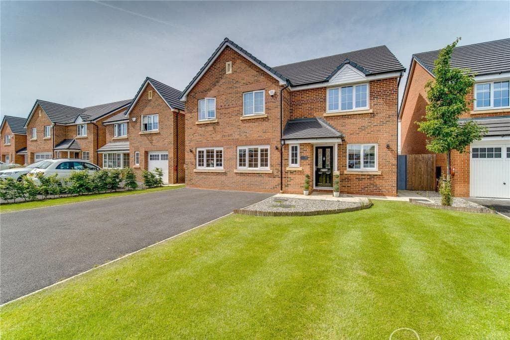 Large 5 bed Barton family home with immaculate modern design one of ...