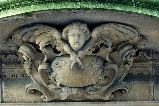Breathtaking figurine on the Sessions House