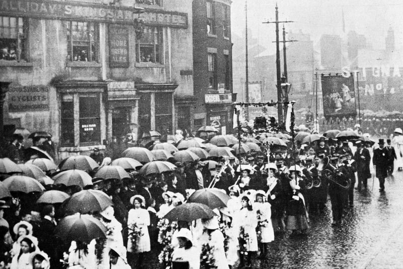 Stanley Street Preston. Whit Monday May 31st 1909 St. Walburges and St. Ignatius Church processions seen passing Halliday's Kings Arms Hotel in Stanley Street on a very wet Whit Monday.