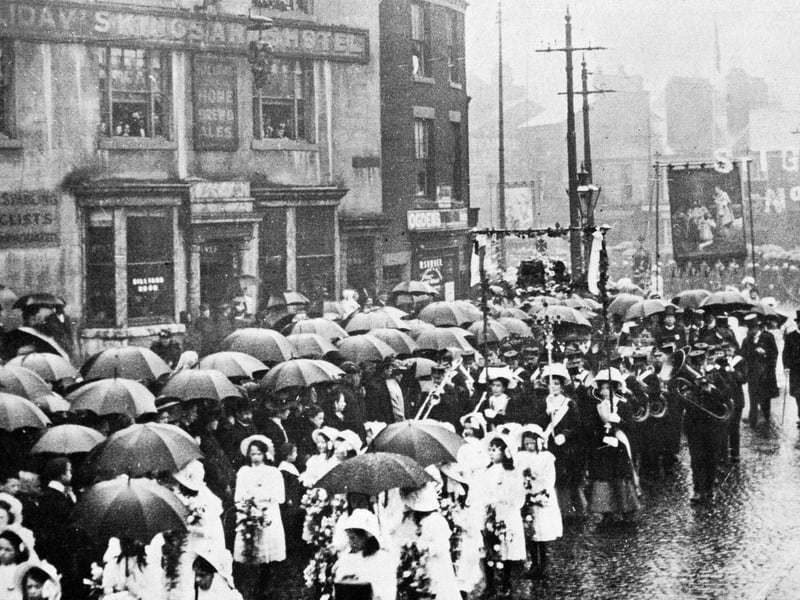 Stanley Street Preston. Whit Monday May 31st 1909 St. Walburges and St. Ignatius Church processions seen passing Halliday's Kings Arms Hotel in Stanley Street on a very wet Whit Monday.