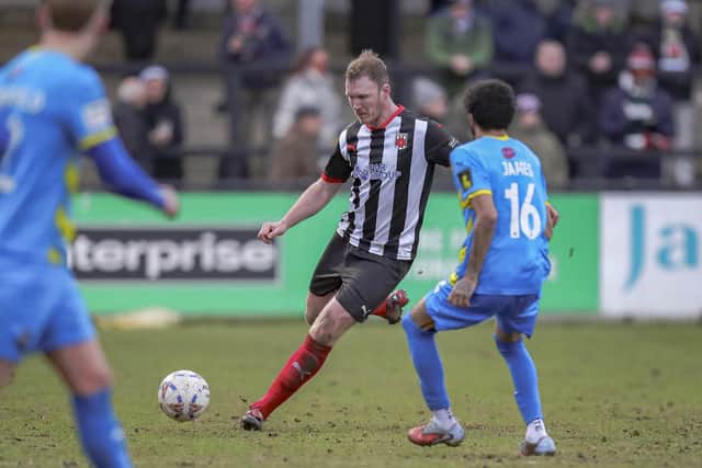 Mark Ellis on the ball (photo: David Airey/dia_images)