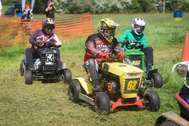Mower Rodeo 25 terrific tractor pics as the North West Lawn Mower Racing ...