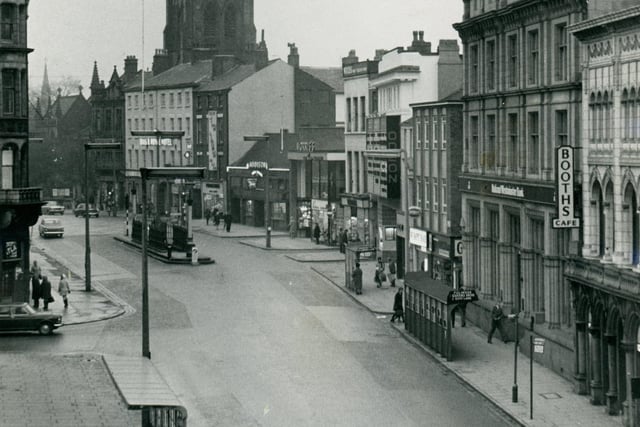Another fab long shot of the usually very busy junction of Church Street and Fishergate - if you squint you can just about make out the Grey Horse, the pub that came before Yates's Wine Lodge. This was taken in 1970