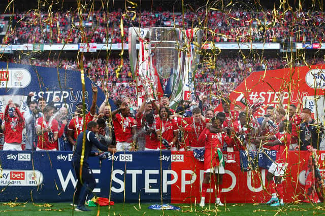 LONDON, ENGLAND - MAY 29: Lewis Grabban of Nottingham Forest lifts the trophy following the Sky Bet Championship Play-Off Final match between Huddersfield Town and Nottingham Forest at Wembley Stadium on May 29, 2022 in London, England. (Photo by Christopher Lee/Getty Images)