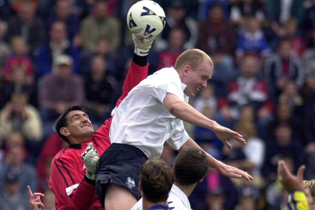 PNE vs Stockport
Saturday 16th Sept 2000
PNE drew the match 1-1


Preston's Colin Murdock in action against Stockport at Deepdale pne and stockport