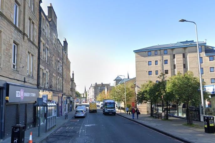 Four-way temporary lights at Cathcart Place will be in place from 02/06/21 until 09/06/21.