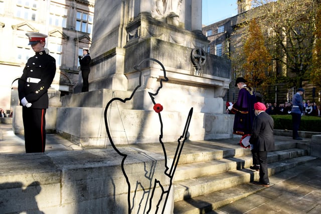 Preston's mayor lays a wreath at the war memorial