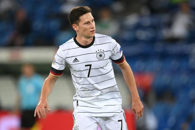 Leeds United have made a shock approach to Paris Saint-German midfielder Julian Draxler but the player has not been receptive to their interest so far. (RMC Sport)