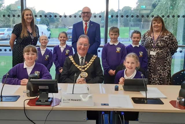 Year 5 Norbeck Primary Academy pupils pictured with the Mayor of South Ribble Council, Councillor David Howarth.