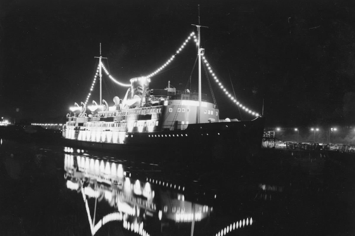 31 photo that will bring the memories flooding back of Preston's very own floating nightclub The Manxman