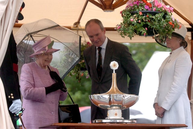 A lovely photo of the Queen at Fulwood Barracks - admiring a trophy