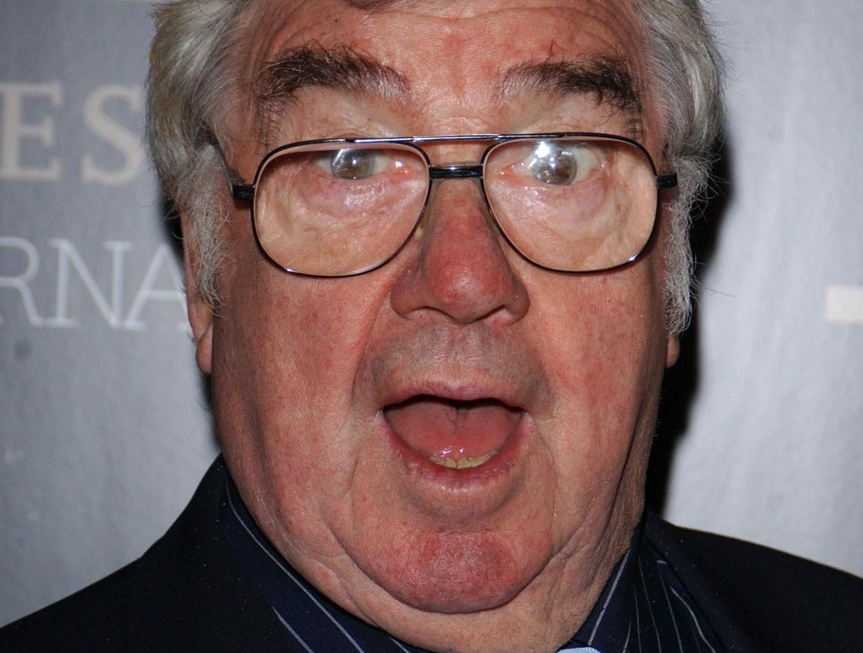 Comedian Frank Carson, who lived in Lancashire,  remembered with blue plaque