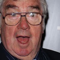 'It’s a cracker' Comedian Frank Carson, who lived in Lancashire,  remembered with blue plaque at old school