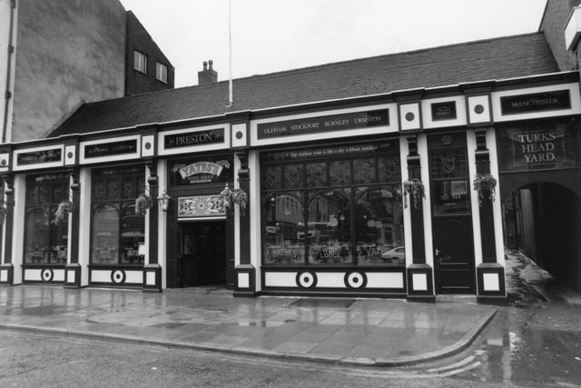 Who can remember when the exterior of Yates's looked like this?