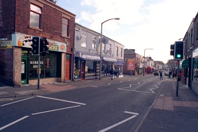 There's Southworths TV shop on Plungington Road in 1998