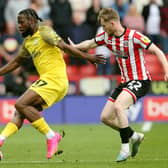Preston North End's Joshua Onomah shields the ball from Sheffield United's Tommy Doyle