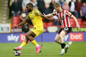 Preston North End's Joshua Onomah shields the ball from Sheffield United's Tommy Doyle