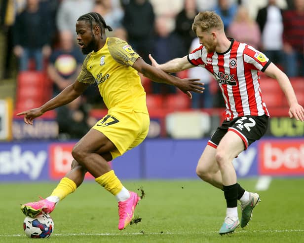Preston North End's Joshua Onomah shields the ball from Sheffield United's Tommy Doyle