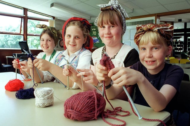 Picture perfect: Here's 24 pictures taken of folk in 1999 from the ...