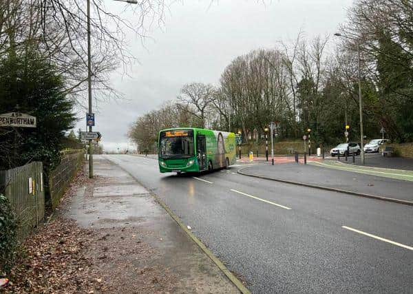The 119 bus struggling to turn at the junction. Credit: thepracticalsurveyor