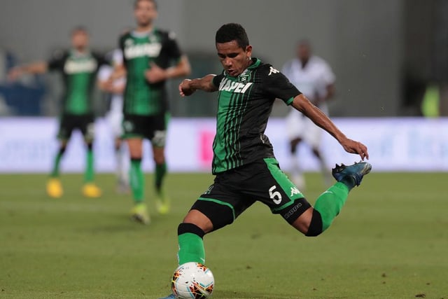 Rogerio's proposed move to Newcastle is off following the arrival of left-back Jamal Lewis from Norwich City. (@FabrizioRomano)