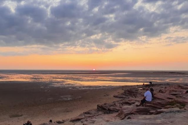 Red Rocks Beach,
Hoylake,
Wirral CH47 1HZ
Rated 4.7 on Google
This stunning location could be the perfect place to take your special someone and watch the sunset together