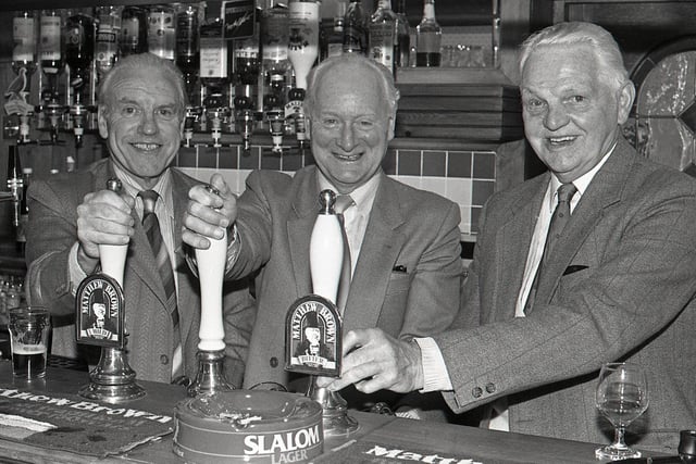 Tom Finney pops into the Moor Park Pub in Preston for a pint.
March 1988