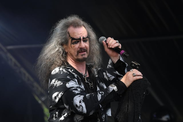 Doctor and the Medics entertaining the crowds