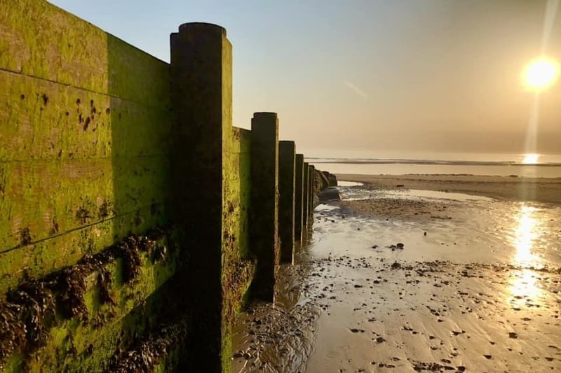 This beach is located four miles north ofBlackpool.According to thebeachguide.co.uk "the beach front here is a vast expanse of sea and sand, backed by a promenade and the Jubilee Gardens all of which have benefitted from a recent large scale renovation."