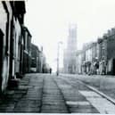 Back in 1960, this was the view of Manchester Road, Preston. We can see King Street Tavern on the right and St Saviour’s Church looming in the distance. Picture comes courtesy of Preston Digital Archive.