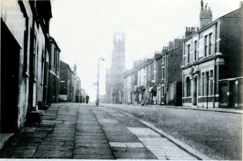 Back in 1960, this was the view of Manchester Road, Preston. We can see King Street Tavern on the right and St Saviour’s Church looming in the distance. Picture comes courtesy of Preston Digital Archive.