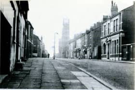Back in 1960, this was the view of Manchester Road, Preston. We can see King Street Tavern on the right and St Saviour’s Church looming in the distance. Picture comes courtesy of Preston Digital Archive.