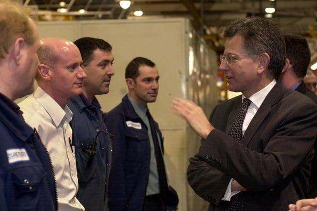 Trade and Industry Secretary Stephen Byers chats with senior manufacturing engineer Michael Sheldon during his visit to Leyland Trucks in 2001