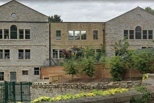 The property based on Primrose Road in Clitheroe has proposed the change of Apartment 3 from a two-bedroom apartment to a three-bedroom apartment. With the reconfiguration of car parking arrangements. The application has been approved with conditions.