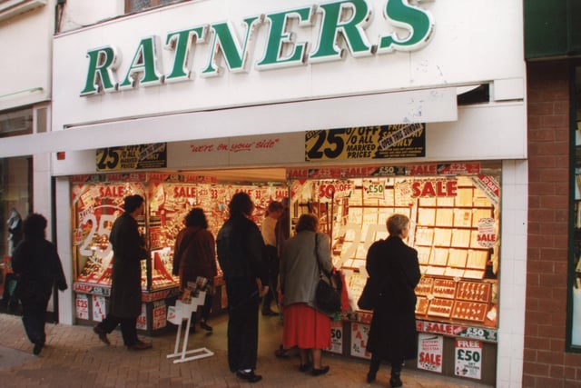 Ratners was a low-cost jewellers found on Fishergate in Preston. The group merged with H Samuel in the 1980s