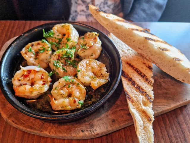 Garlic king prawns