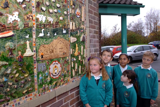 Children from Cottam Primary School, Preston with their mural