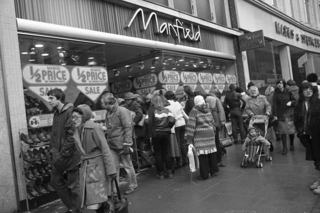 Preston shoppers out looking for a bargain
December 1981