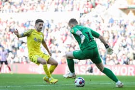 Robbie Brady puts Sunderland's goalkeeper Anthony Patterson under pressure