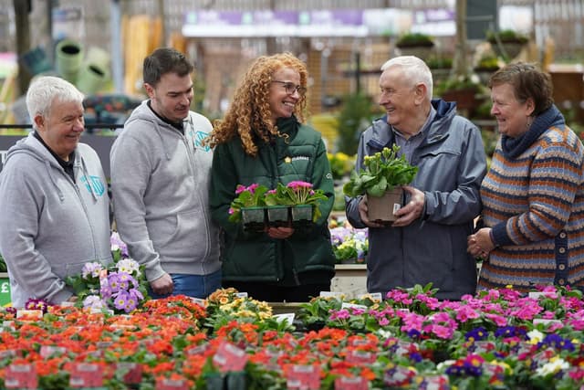 Dobbies-Filiale in Preston lädt lokale Schulen, ...