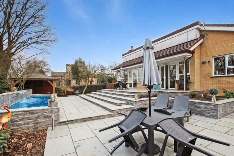 Modern 3 bed Walton le Dale family home with open plan design and landscaped south facing garden