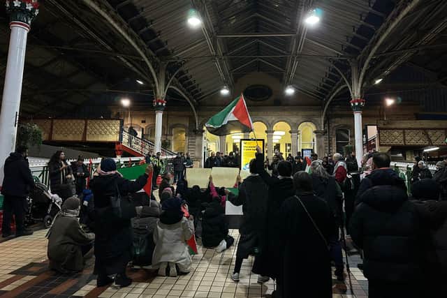 The protestors left enough room for passengers to pass by (image: Children of the Ghetto)