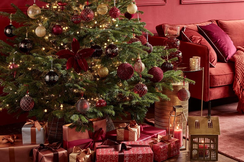 Dobbies says: "Traditional Christmas with a luxe feel. A refined modern aesthetic, with a nostalgic nod and scents of spice. Red-on-red tonal styling with cranberry red, oxblood red and a hint of gold. Colour palette features Cranberry, Space Cherry, Oxblood Red, Savvy Red and Gold."